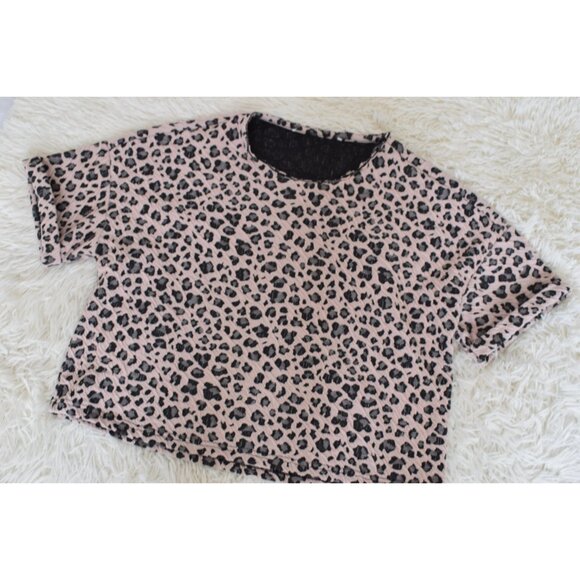 Animal Print  Poly/Spandex‎ Crop Blouse - Picture 7 of 10